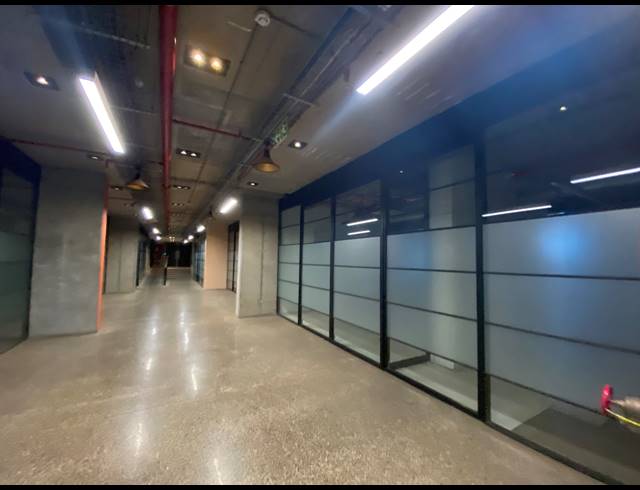 2,189M² OFFICE TO LET IN WOODSTOCK